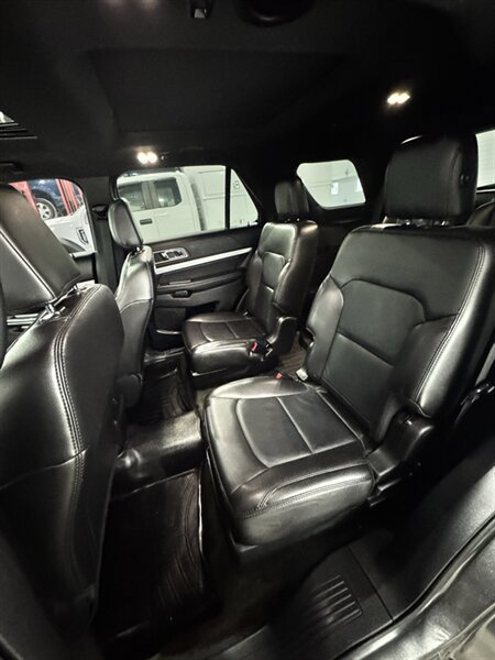 Used 2018 Ford Explorer XLT w/ Equipment Group 202A AWD/4WD image 7