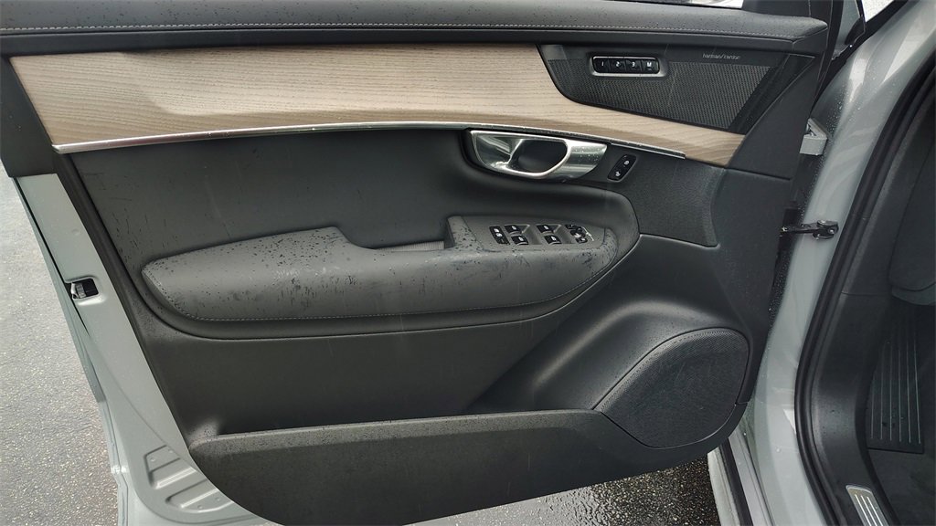 New 2026 Volvo XC90 T8 Plus w/ Protection Package Premier image 8