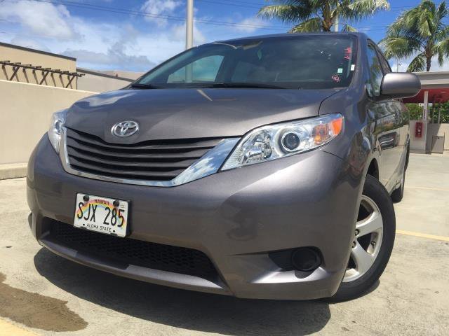 Used 2015 Toyota Sienna LE image 1