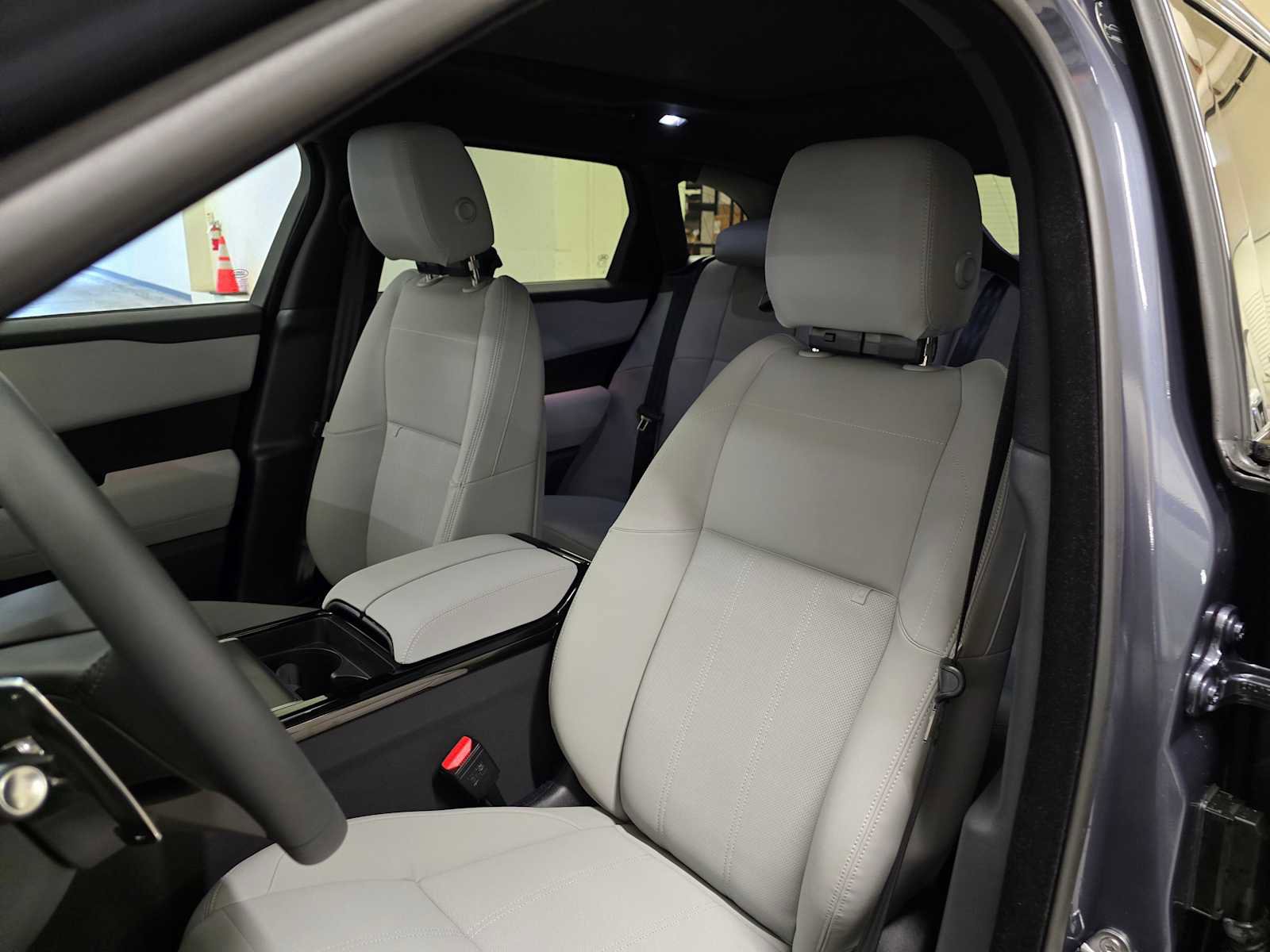 New 2026 Land Rover Range Rover Velar Dynamic SE image 23