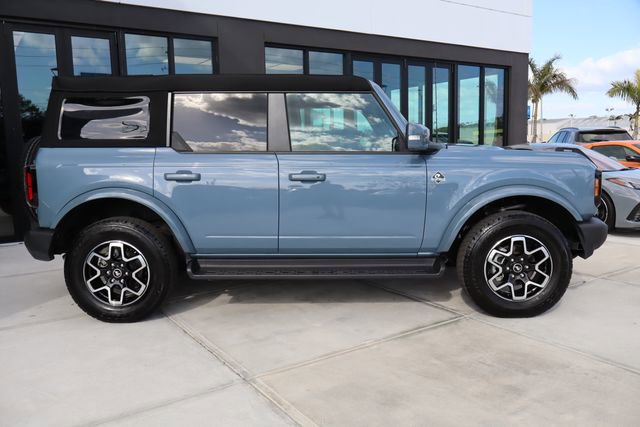 Used 2025 Ford Bronco Outer Banks image 2