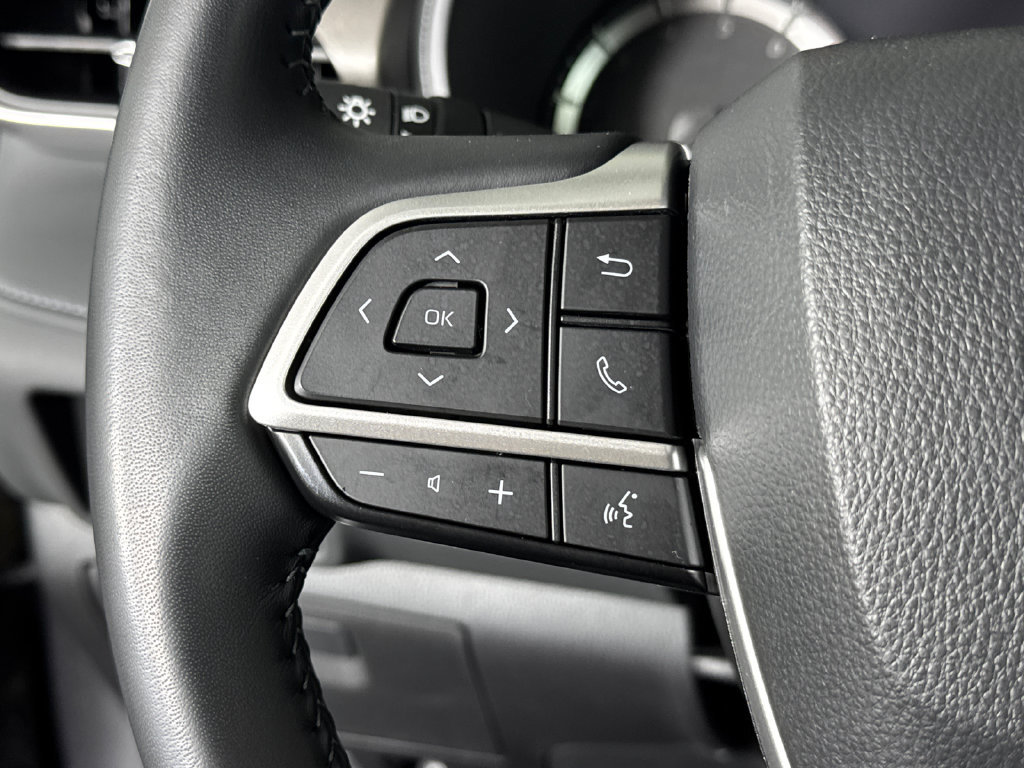 Used 2023 Toyota Highlander LE FWD image 22