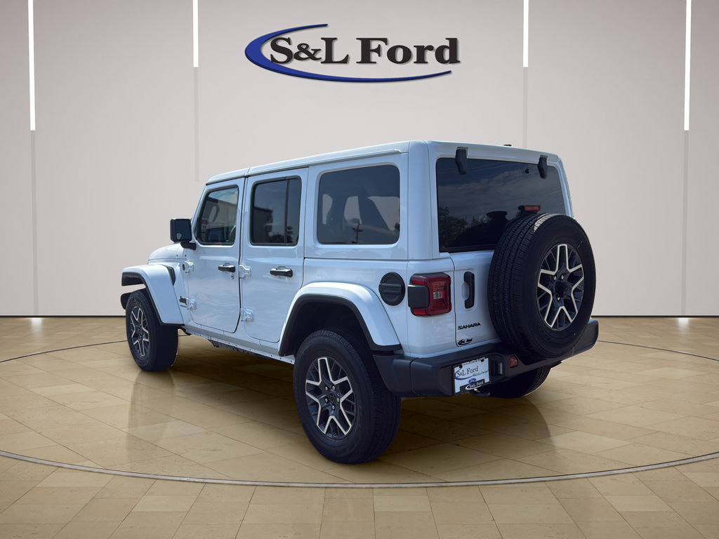 Used 2025 Jeep Wrangler Unlimited Sahara AWD/4WD image 5