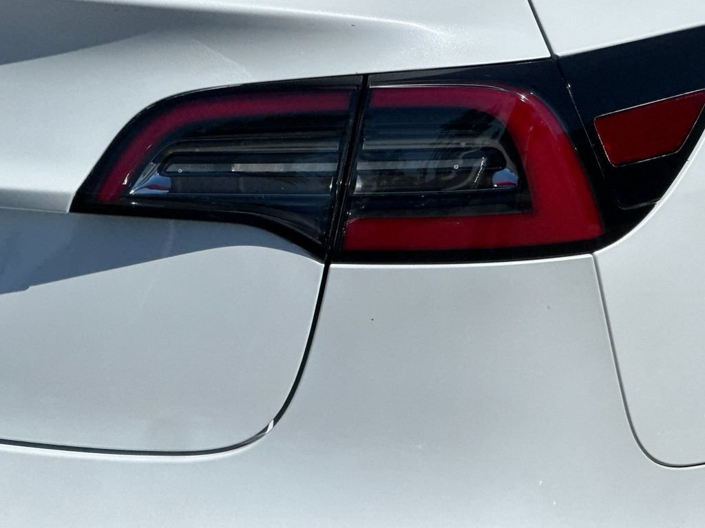 Used 2018 Tesla Model 3 Long Range RWD image 24