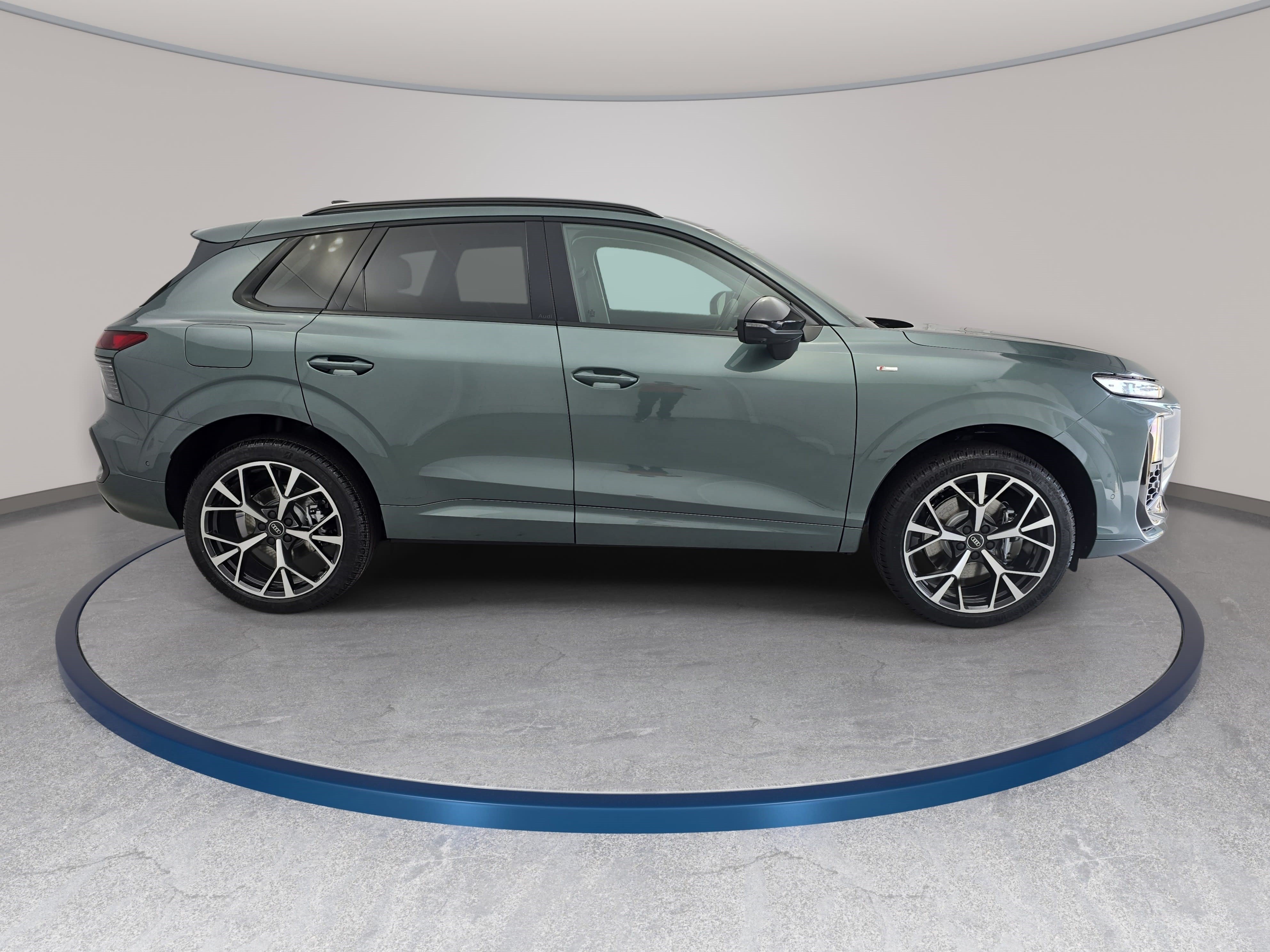 New 2026 Audi Q3 quattro 2.0T AWD/4WD image 4