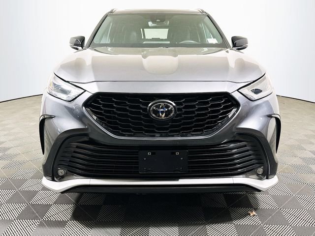 Certified 2025 Toyota Highlander XSE image 3