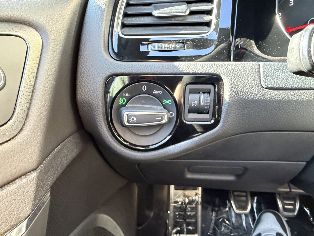 Used 2019 Volkswagen GTI SE w/ SE Experience Package image 26