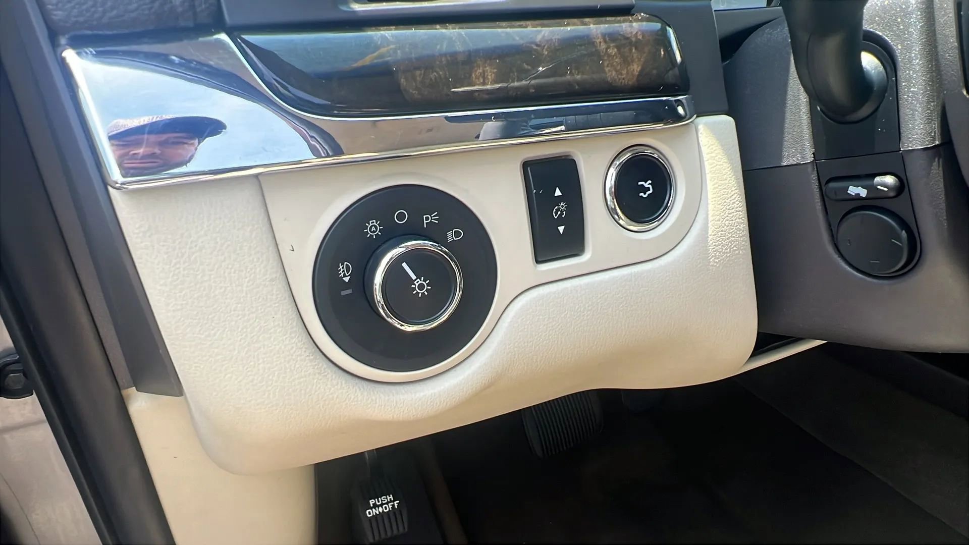 Used 2015 Lincoln MKS AWD w/ Equipment Group 201A image 24