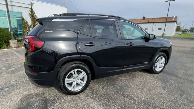 Used 2023 GMC Terrain SLE w/ Driver Convenience Package FWD image 2