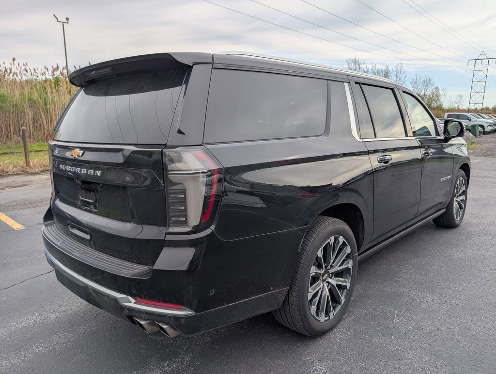 Used 2025 Chevrolet Suburban High Country AWD/4WD image 8