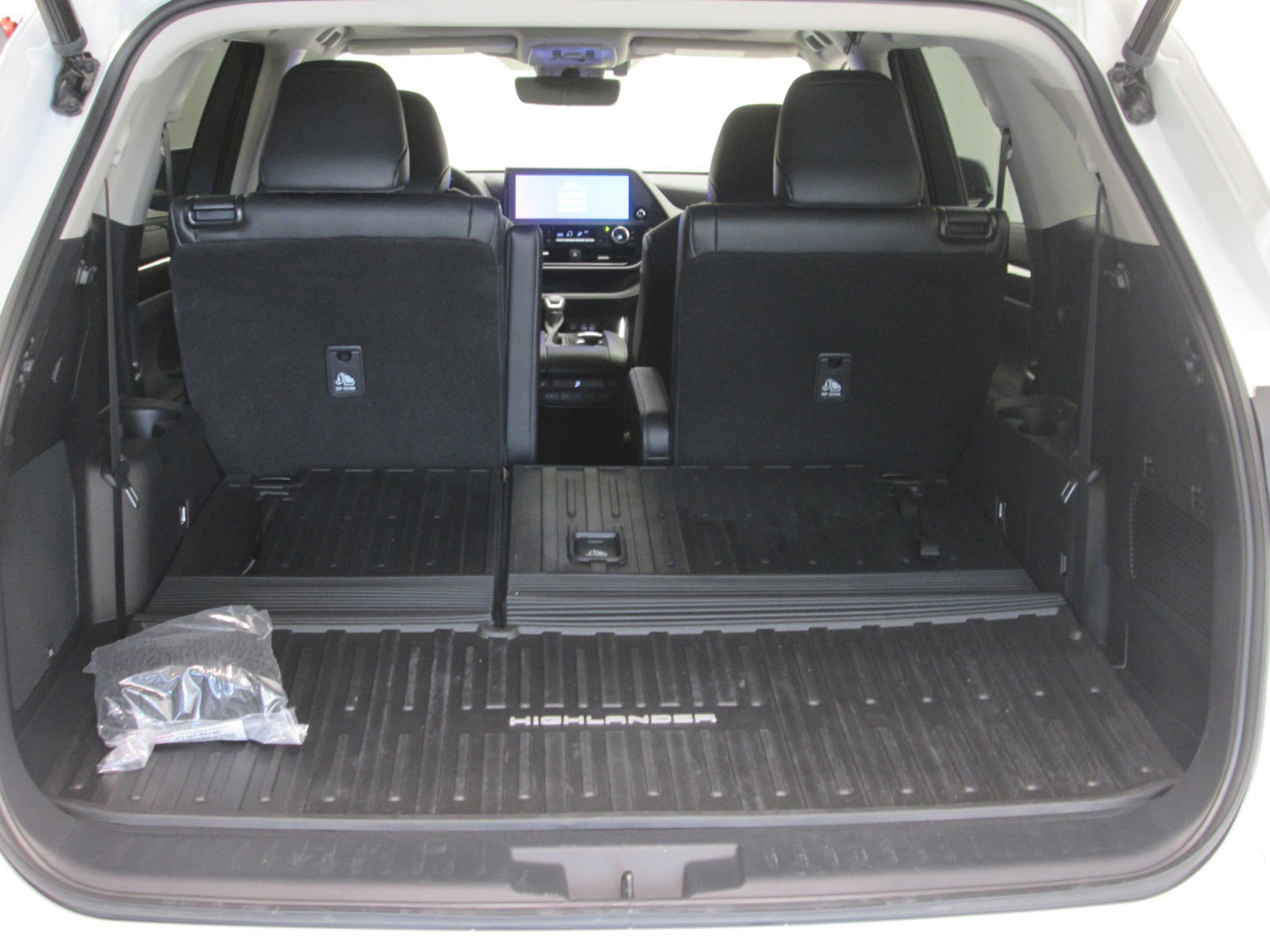 Used 2023 Toyota Highlander Platinum AWD/4WD image 24