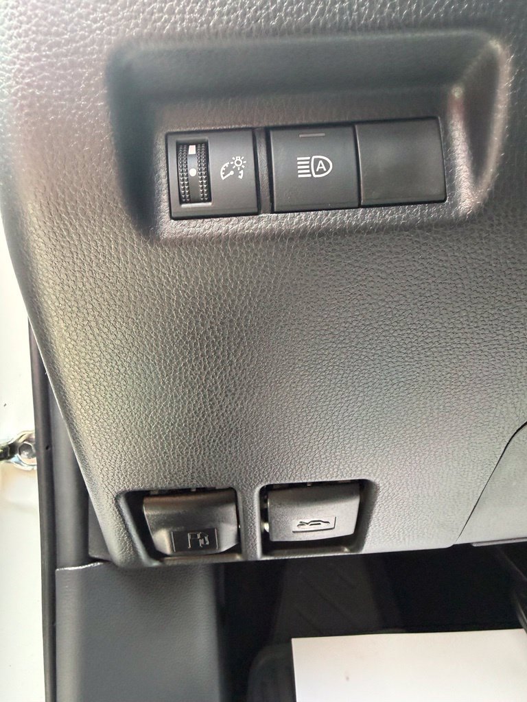 Used 2025 Toyota RAV4 LE AWD/4WD image 25