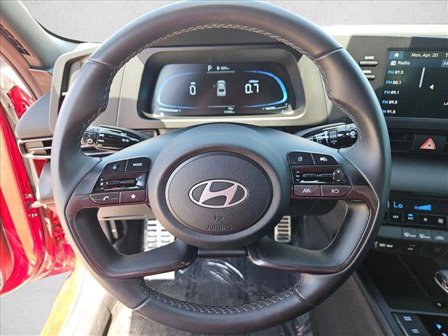 Used 2025 Hyundai Elantra Sport FWD image 13