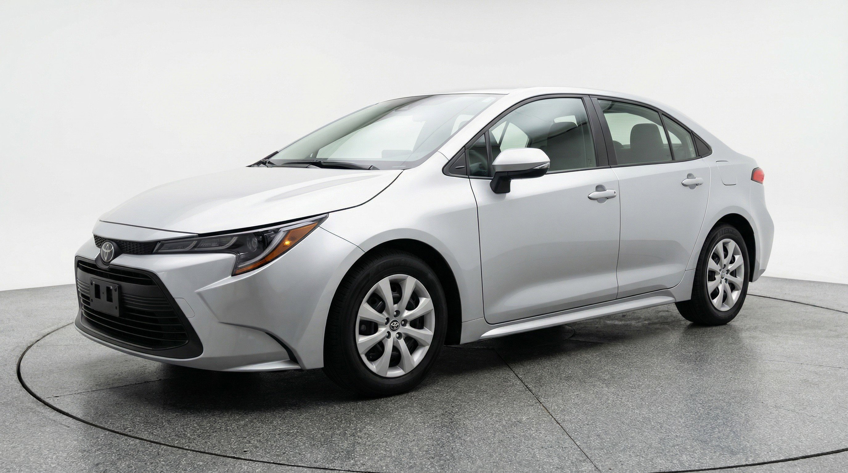 Used 2025 Toyota Corolla LE image 3