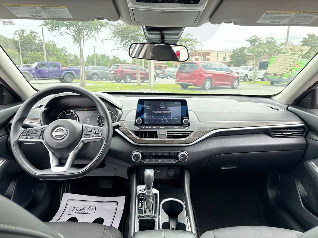 Used 2024 Nissan Altima 2.5 SV FWD image 26