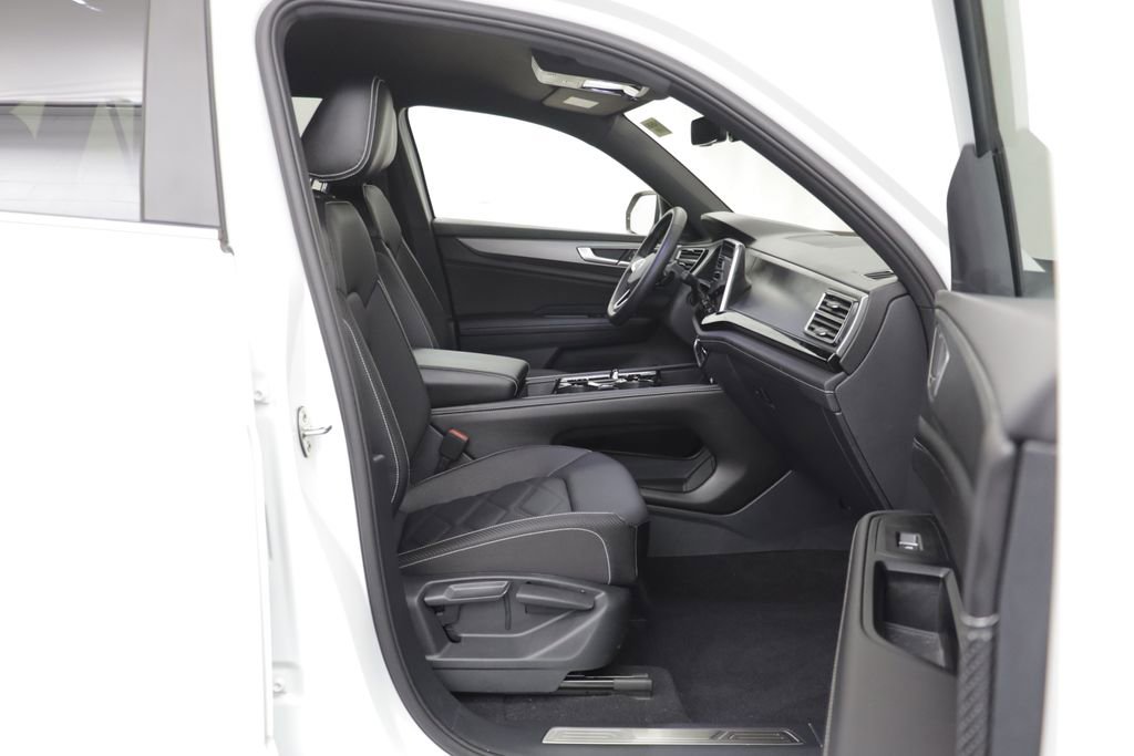 Used 2025 Volkswagen Atlas Cross Sport SE AWD/4WD image 17