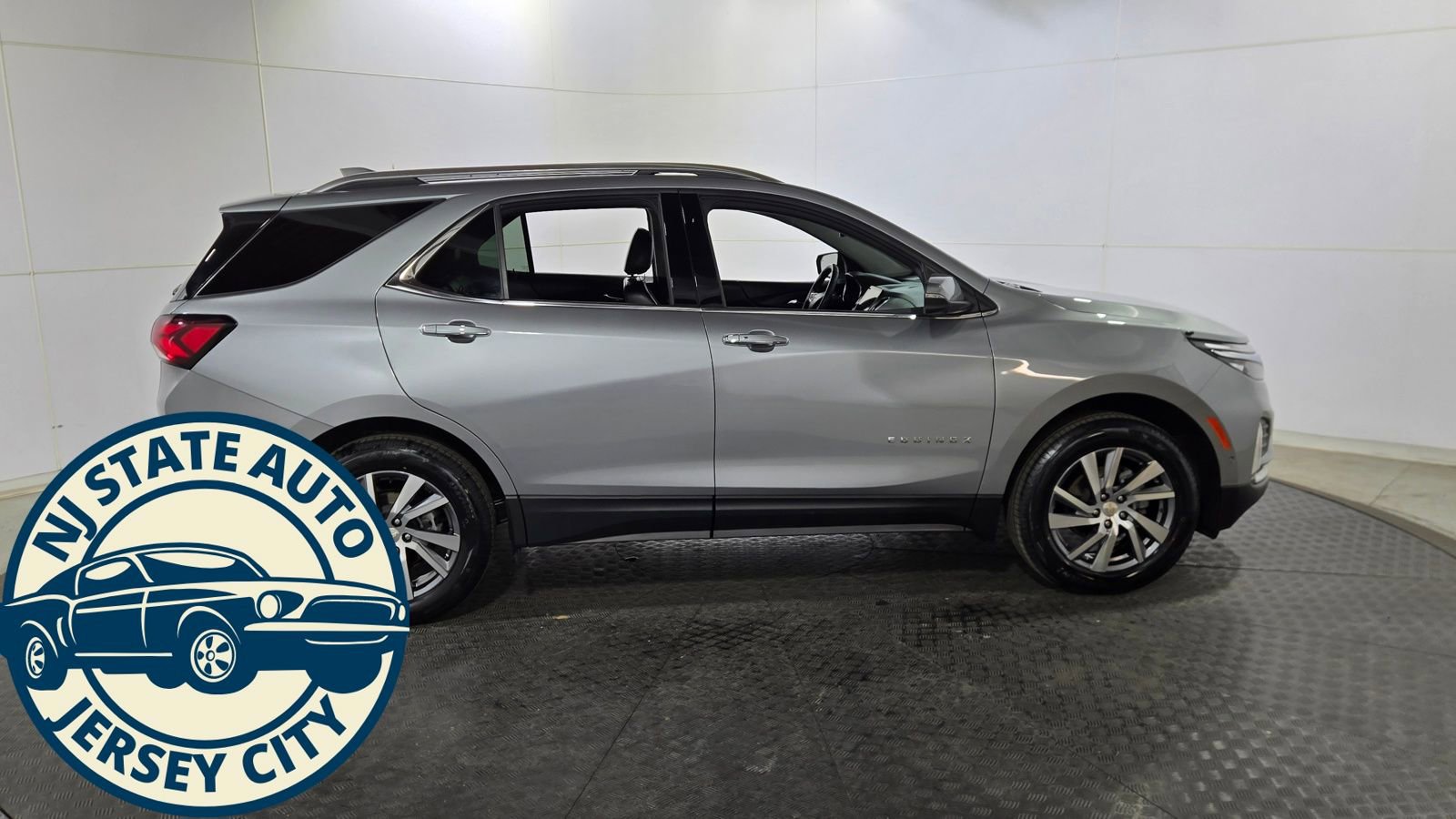Used 2024 Chevrolet Equinox Premier AWD/4WD image 8