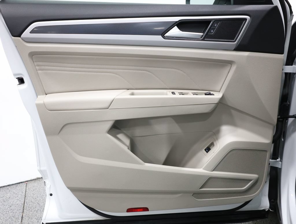 Certified 2023 Volkswagen Atlas SEL R-Line AWD/4WD image 12
