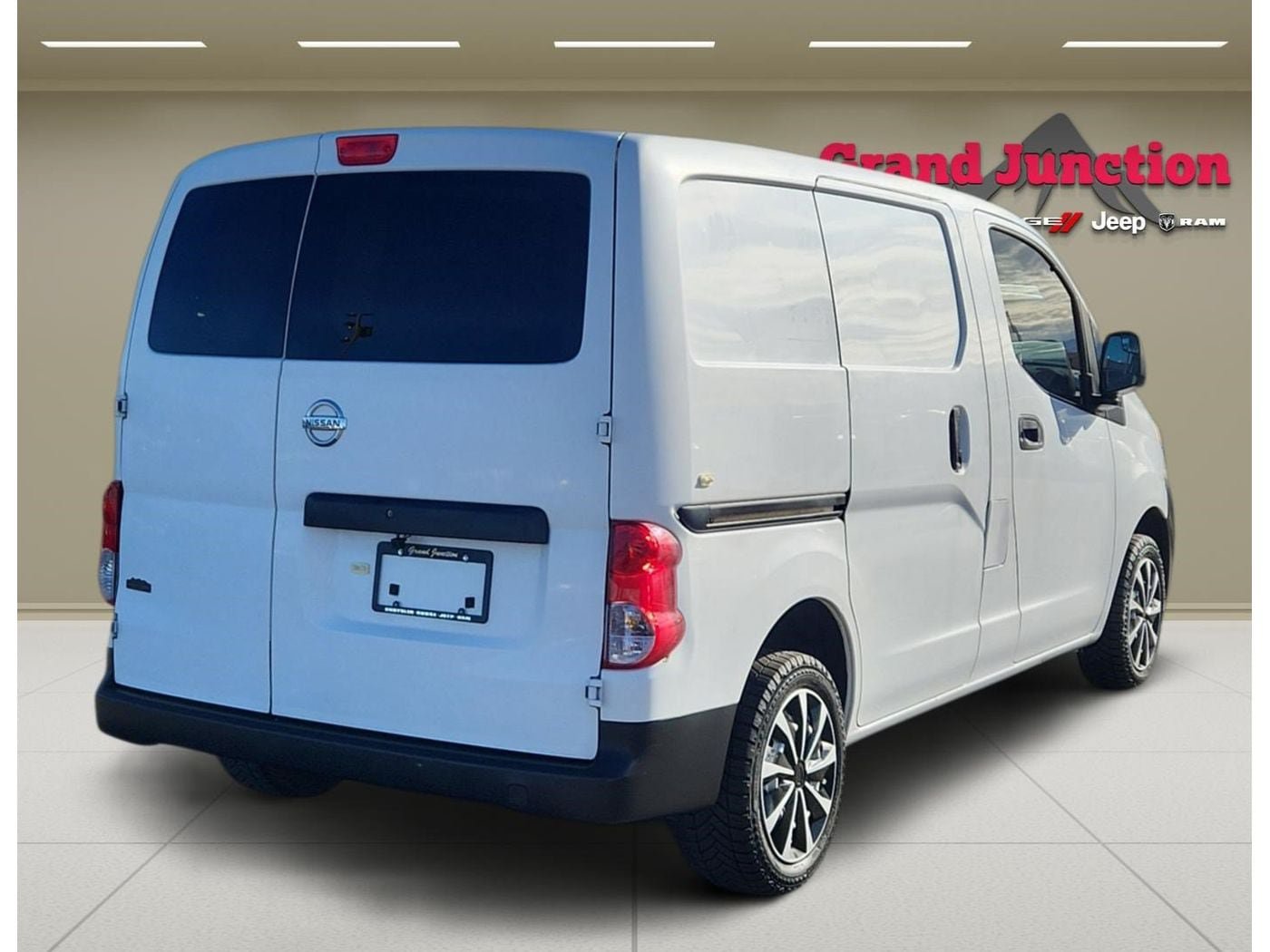 Used 2017 Nissan NV200 S FWD image 3