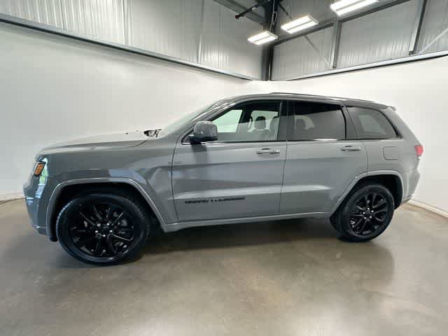 Used 2020 Jeep Grand Cherokee Altitude RWD image 2