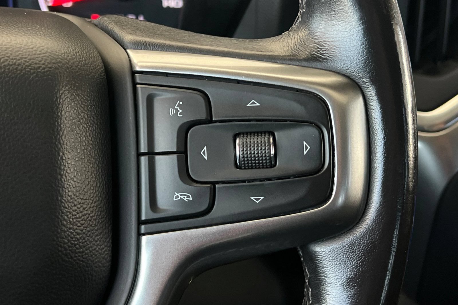 Used 2022 Chevrolet Silverado 1500 LTZ AWD/4WD image 32