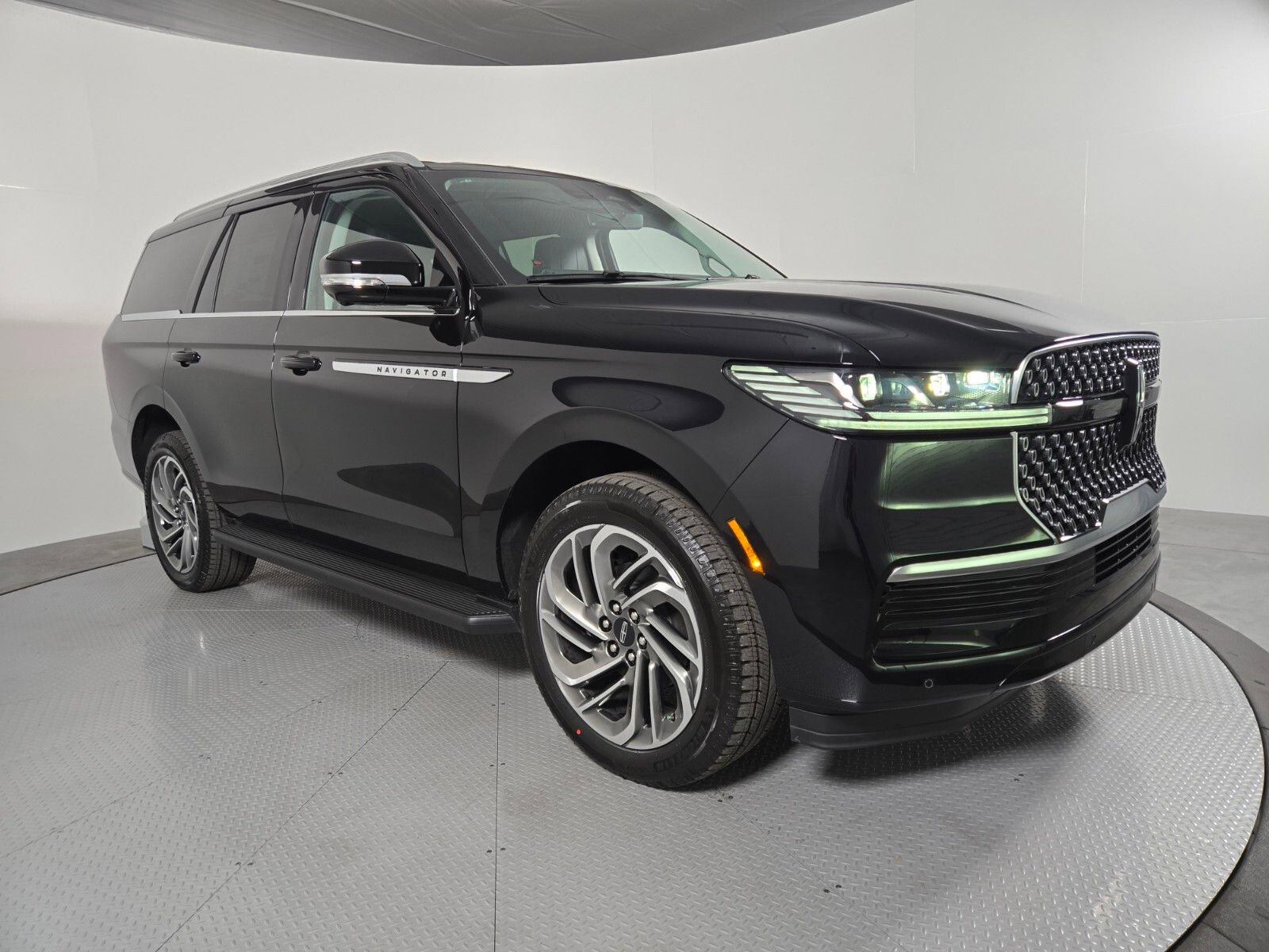 New 2026 Lincoln Navigator Premiere image 2