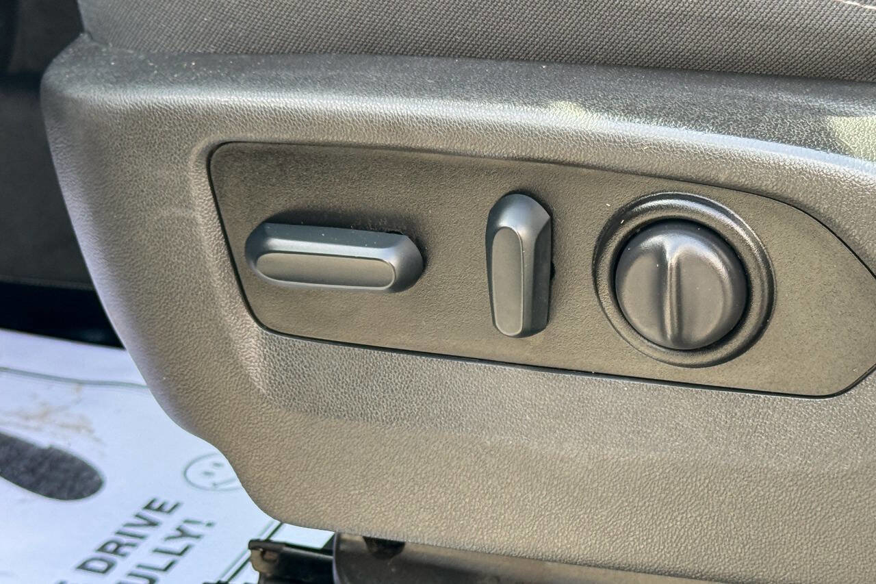 Used 2022 Chevrolet Silverado 3500 LT w/ Convenience Package image 26