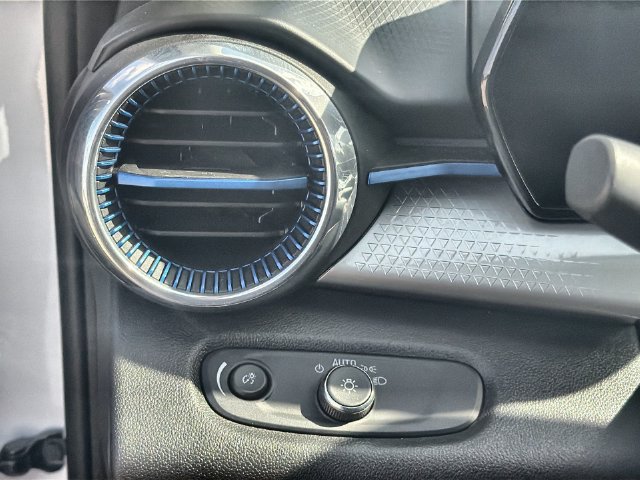 Certified 2026 Chevrolet Trax LT FWD image 17
