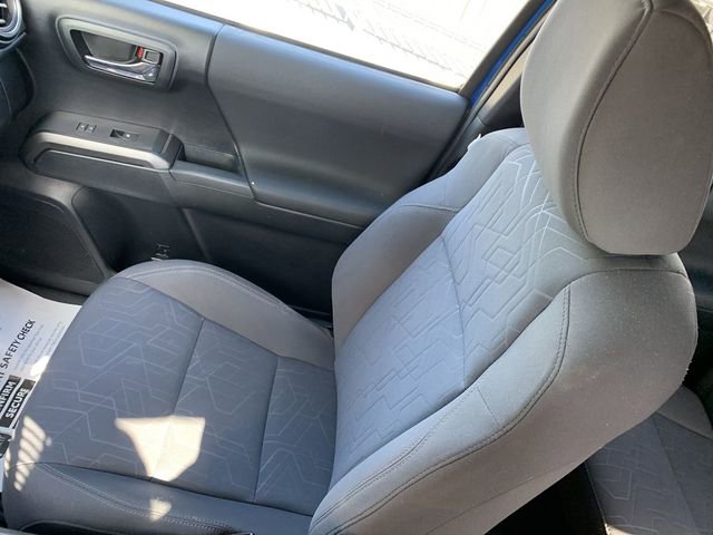 Used 2016 Toyota Tacoma TRD Sport w/ Towing Package image 28