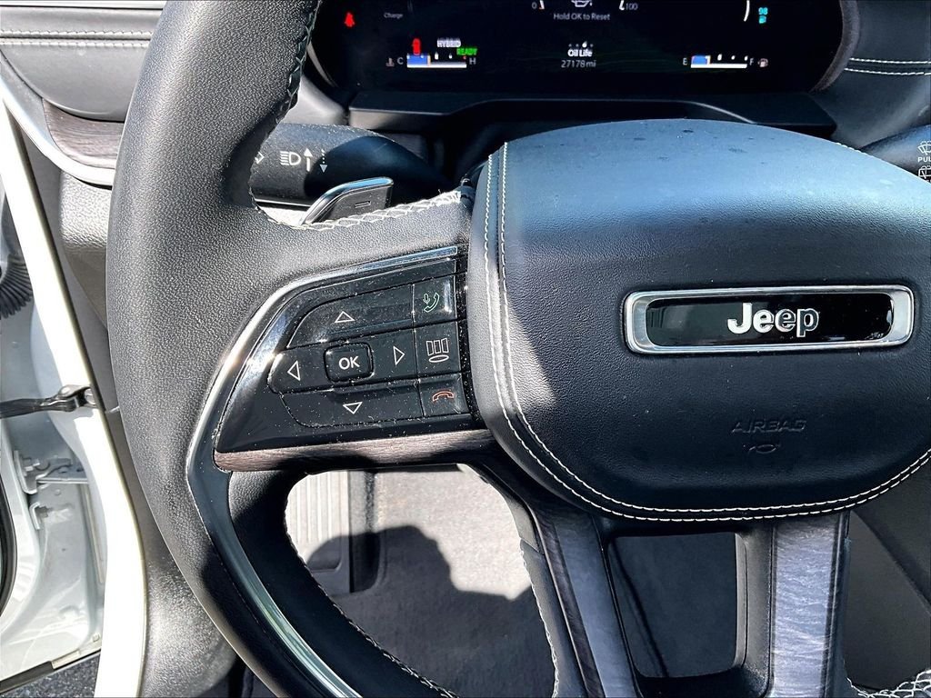 Used 2022 Jeep Grand Cherokee Overland AWD/4WD image 23