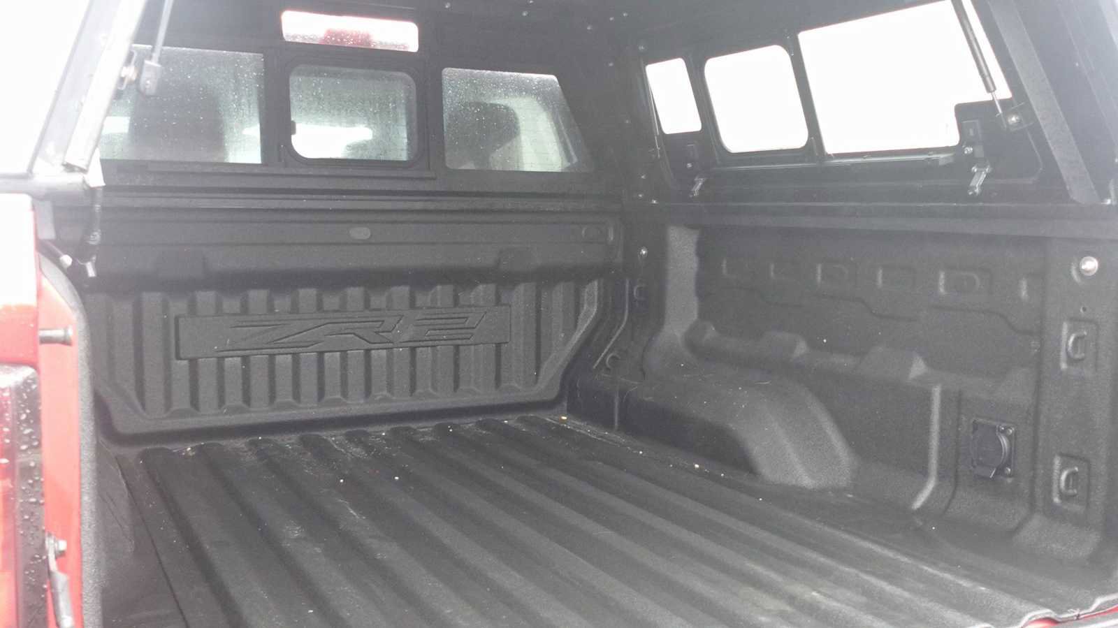 Used 2024 Chevrolet Colorado ZR2 w/ Technology Package AWD/4WD image 18