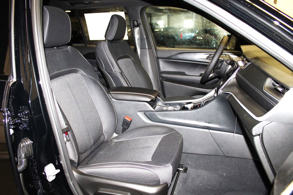 New 2026 Jeep Grand Cherokee Laredo image 29