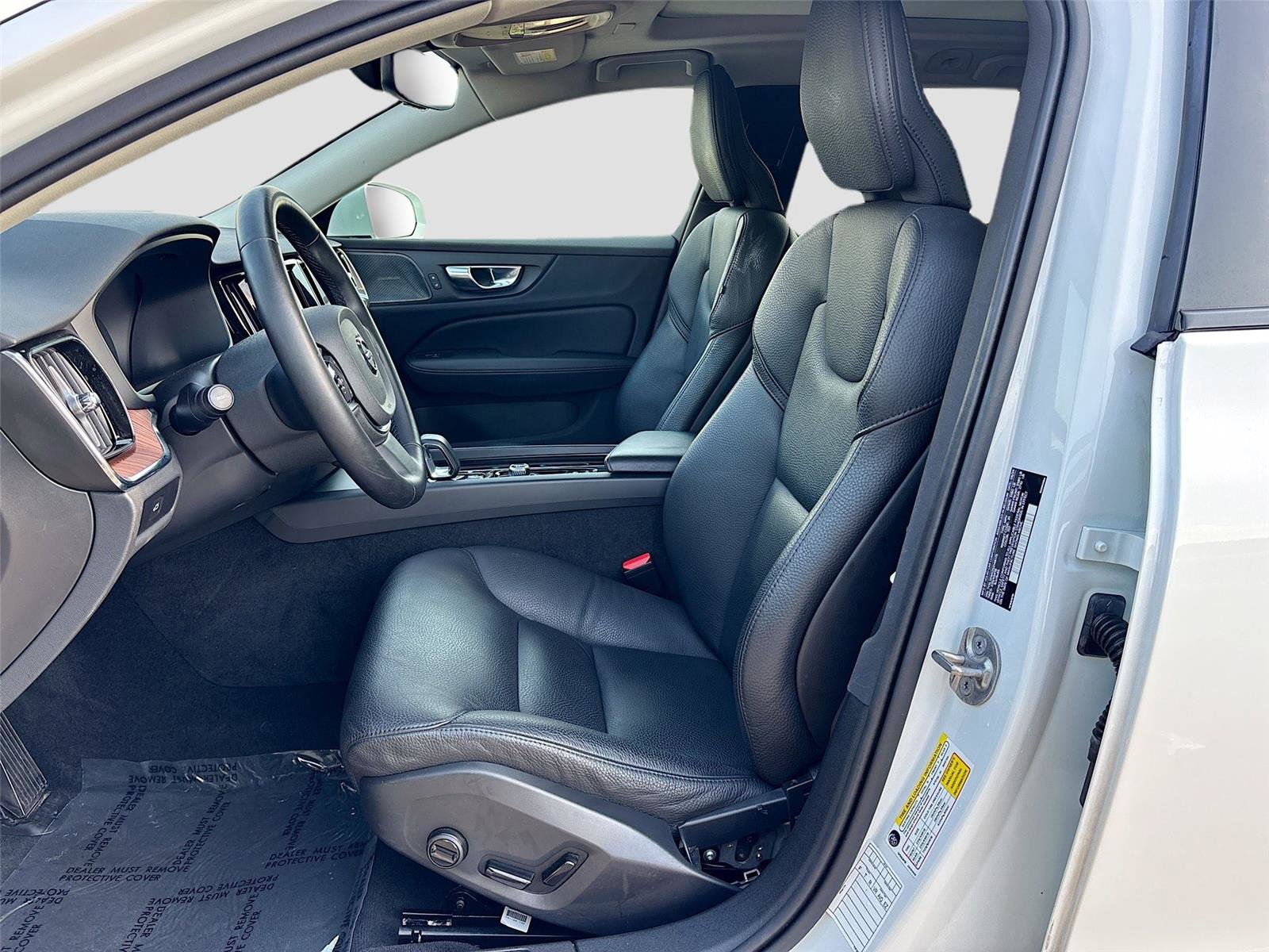 Used 2025 Volvo V60 B5 Cross Country Plus image 21