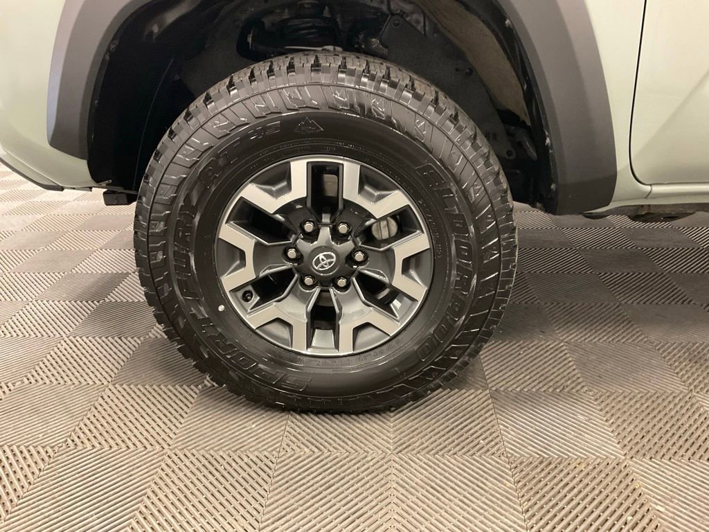 Used 2022 Toyota Tacoma TRD Off-Road AWD/4WD image 9