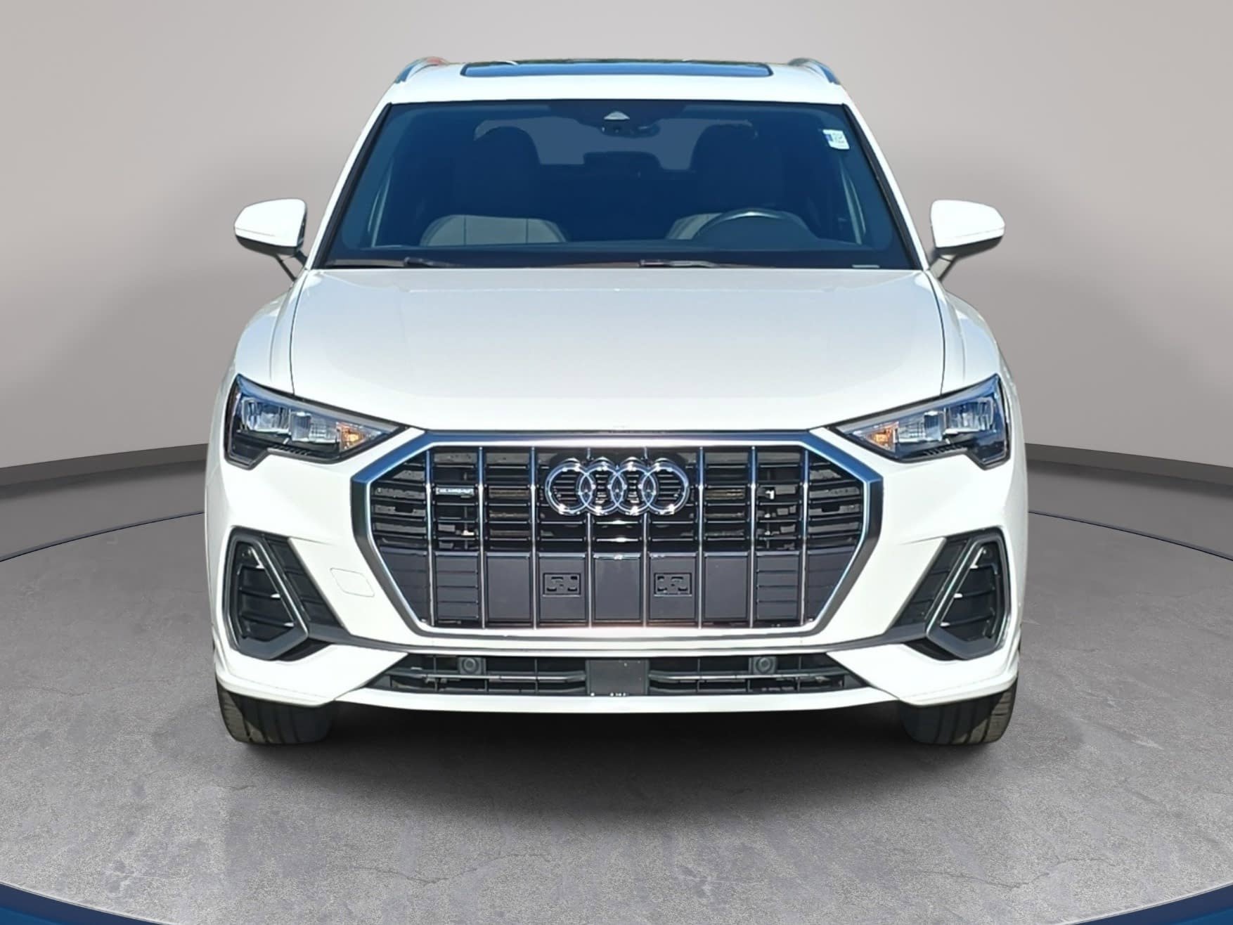 Used 2020 Audi Q3 2.0T Premium w/ Convenience Package AWD/4WD image 2
