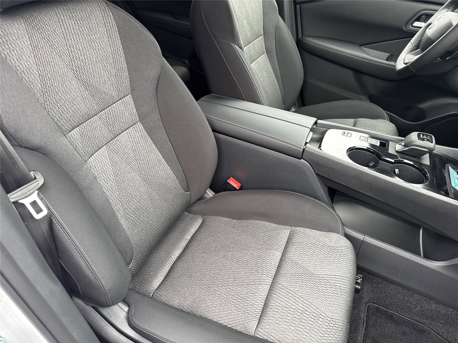 New 2026 Nissan Rogue SV w/ Cold Weather Package FWD image 34