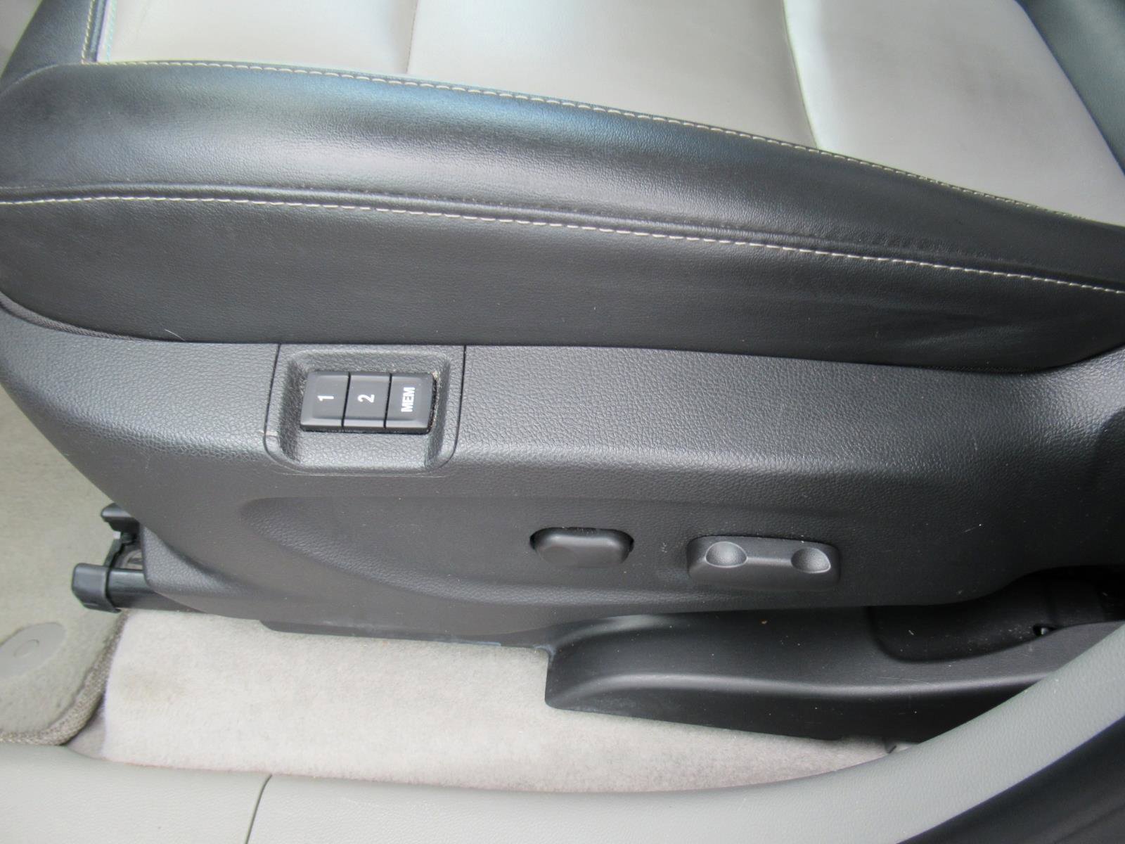 Used 2015 Buick Encore Leather FWD image 17