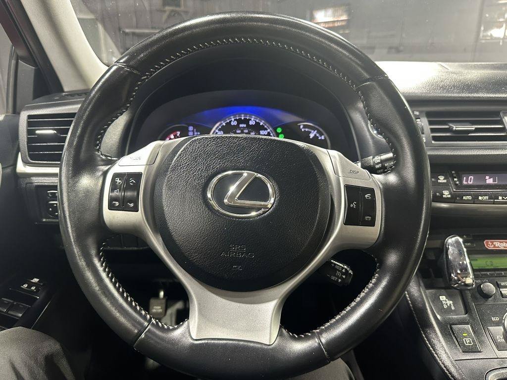 Used 2013 Lexus CT 200h FWD image 22