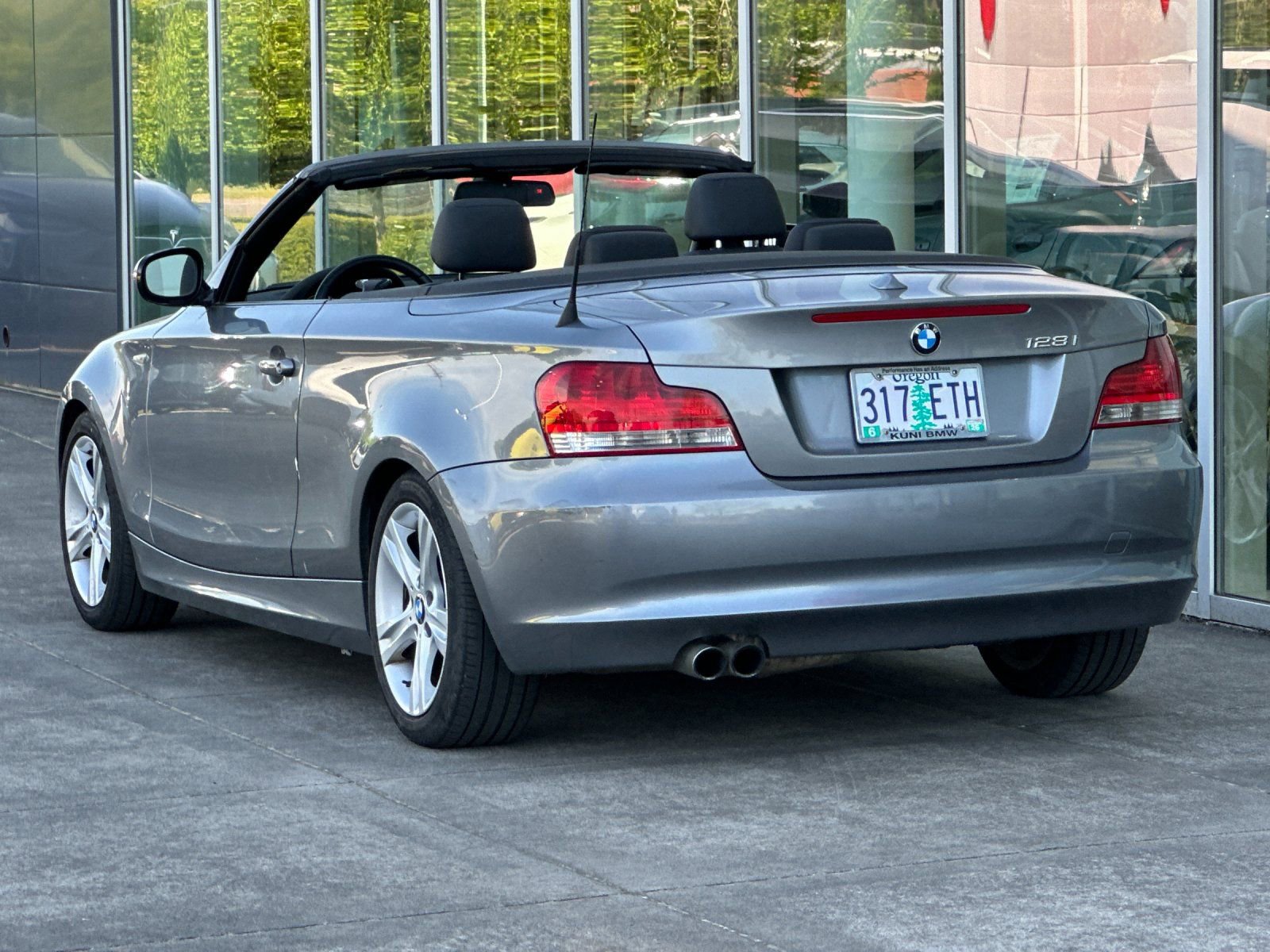 Used 2011 BMW 128i Convertible RWD image 6