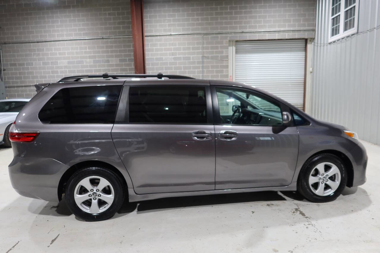 Used 2020 Toyota Sienna LE FWD image 6