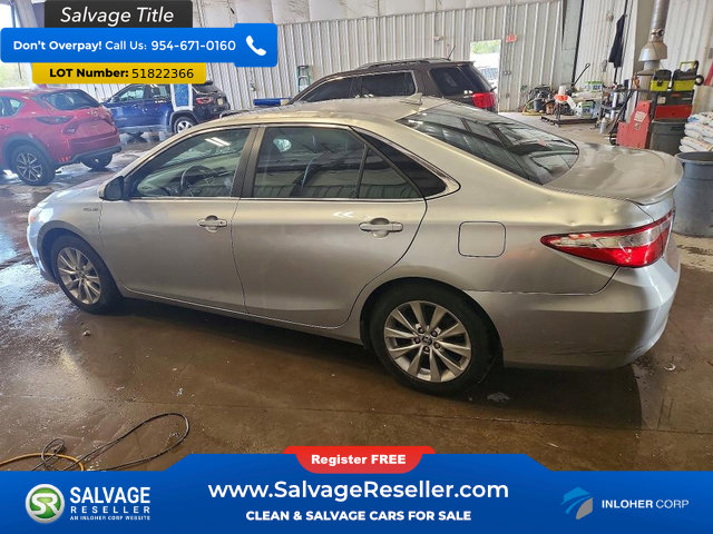 Used 2015 Toyota Camry XLE w/ Moonroof Package FWD image 3