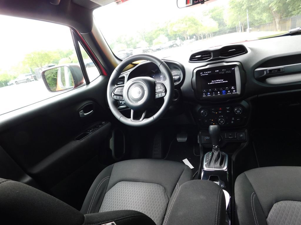 Used 2021 Jeep Renegade Latitude w/ Luxury Group II AWD/4WD image 6