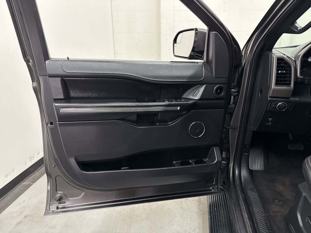 Used 2019 Ford Expedition XLT image 10
