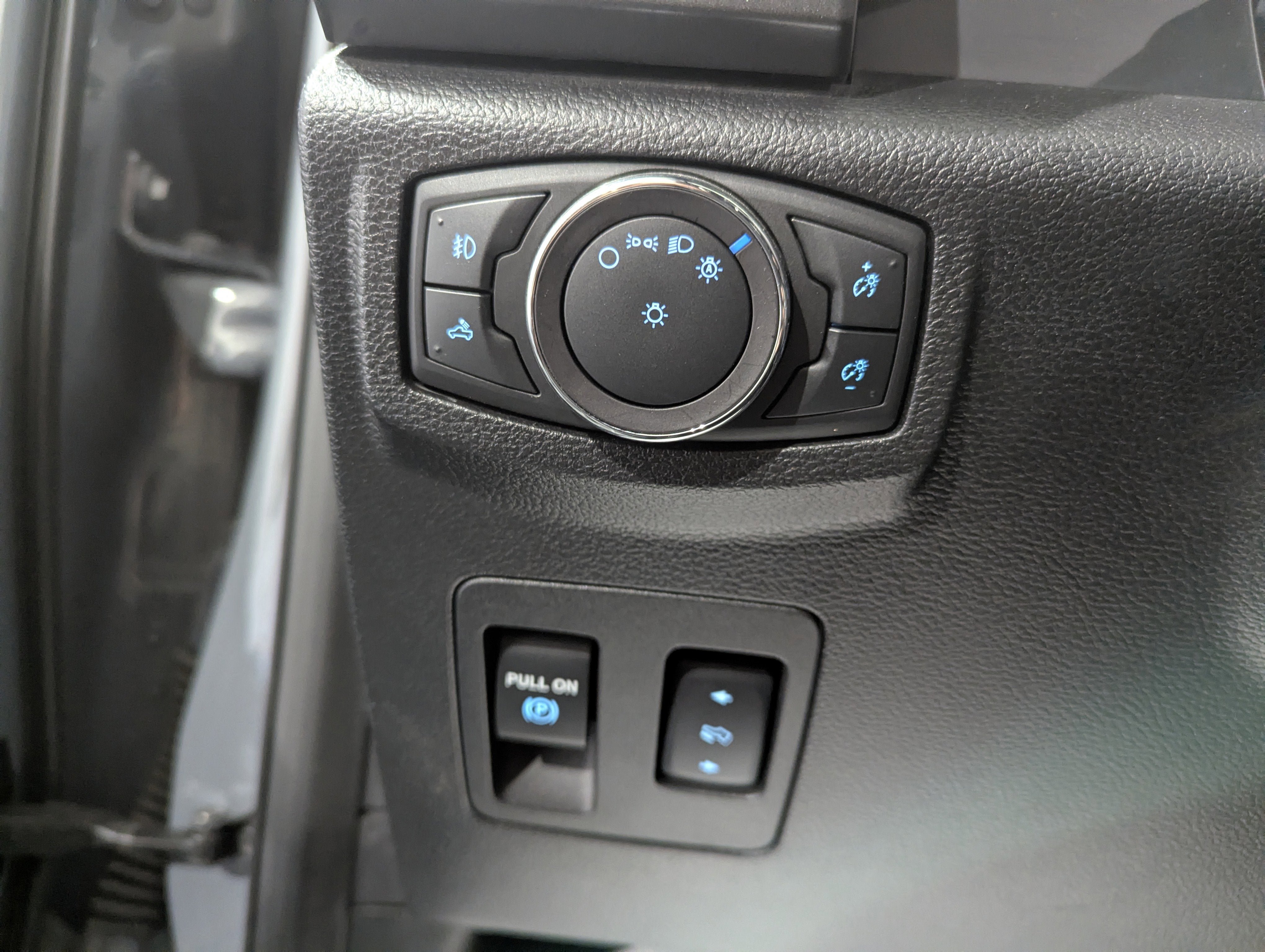 Used 2019 Ford F150 XLT w/ Equipment Group 302A Luxury AWD/4WD image 22