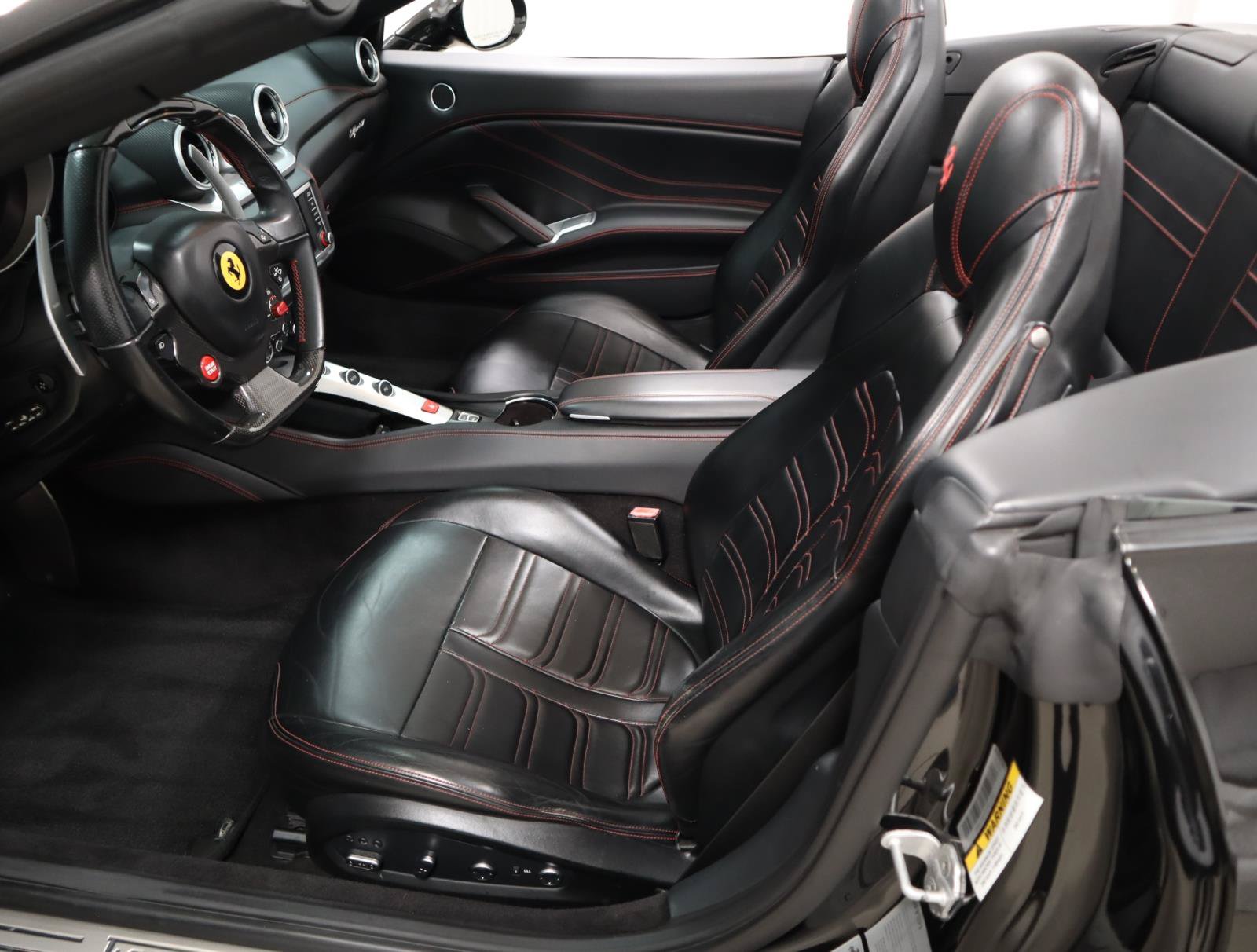 Used 2016 Ferrari California T RWD image 21