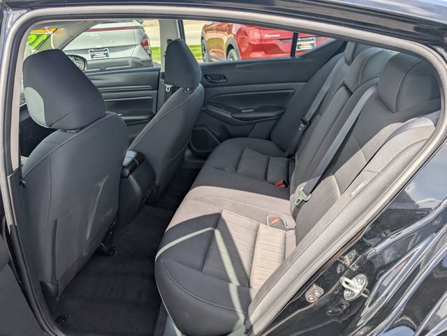 Used 2025 Nissan Altima 2.5 SV FWD image 9