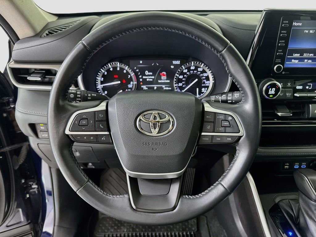 Used 2022 Toyota Highlander XLE AWD/4WD image 11