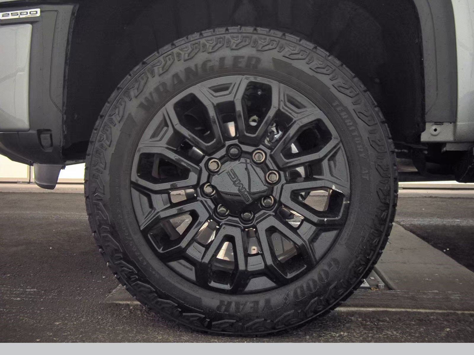 Used 2025 GMC Sierra 2500 Denali Ultimate image 10