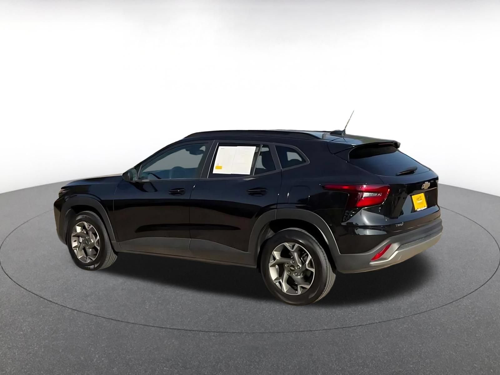 Used 2025 Chevrolet Trax LT w/ LT Convenience Package FWD image 10