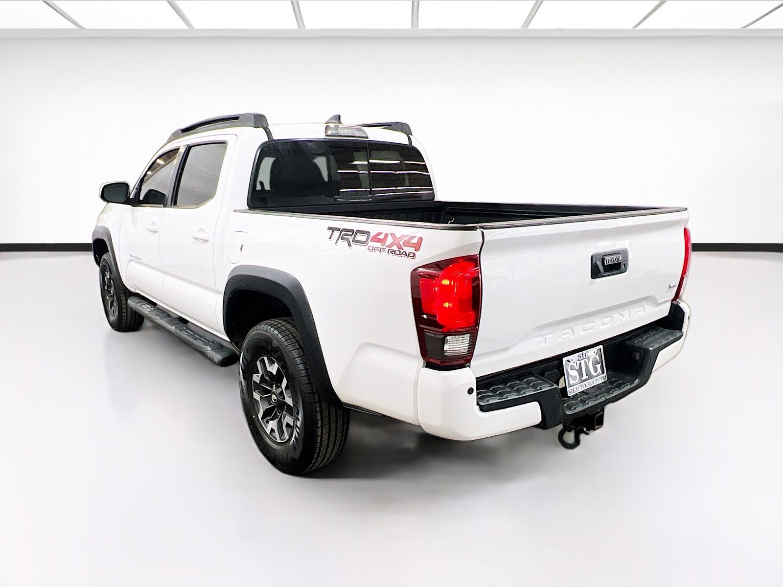 Used 2018 Toyota Tacoma TRD Off-Road w/ Technology Package AWD/4WD image 6